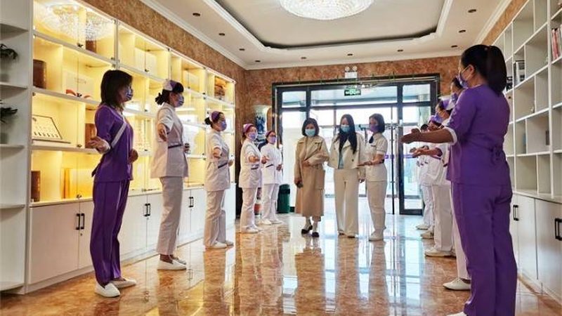 2025年月嫂服务价格表解析：如何规避消费误区**